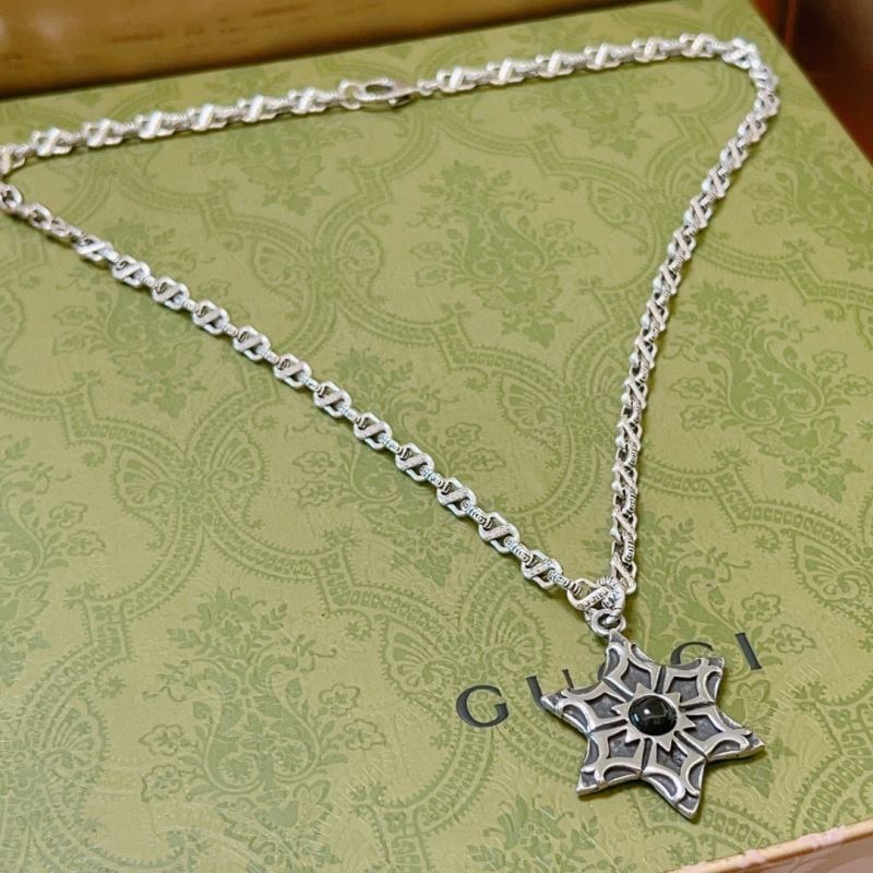 G*u*i necklaces
